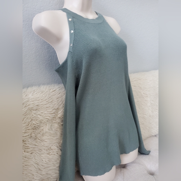 HOOKED ❤️ UP- Cold Shoulder, long sleeve sweater. Studded. Sz XL NWT - Picture 7 of 9